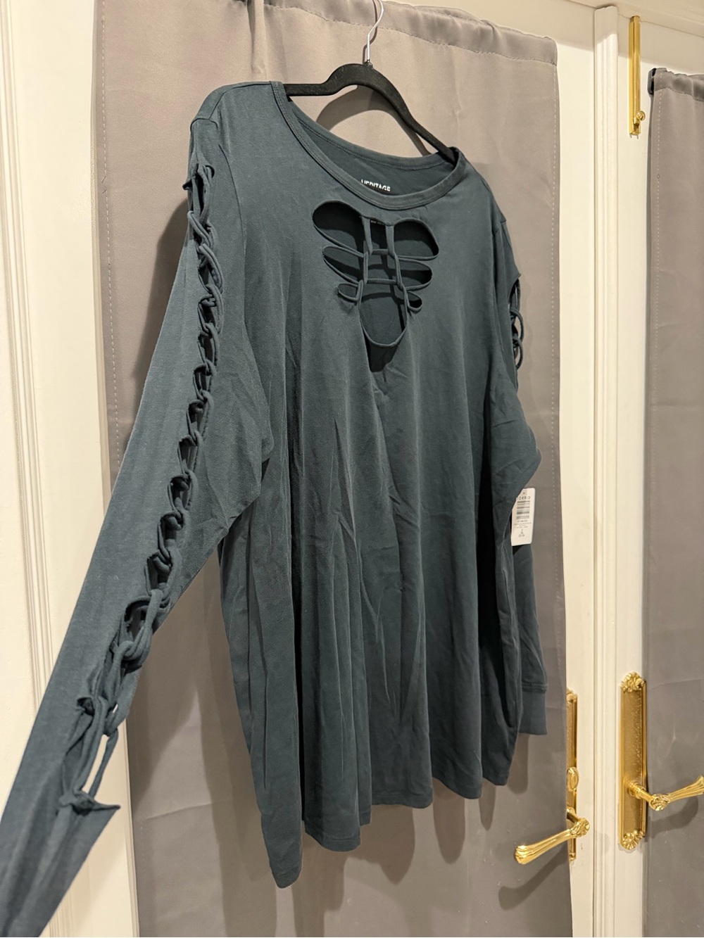 NWT Torrid Heritage Black Distressed Slash Long Sleeve Tee Size 3 3X 22/24